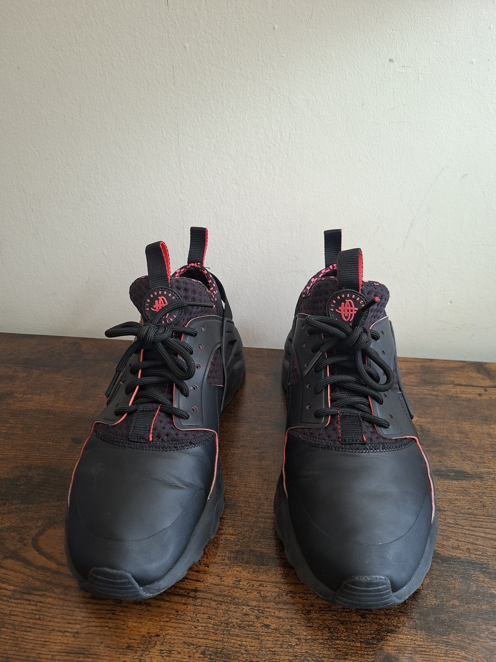 Nike Air Huarache Triple Black 875841-005 Athletic Sneakers Men’s Size 9.5.
